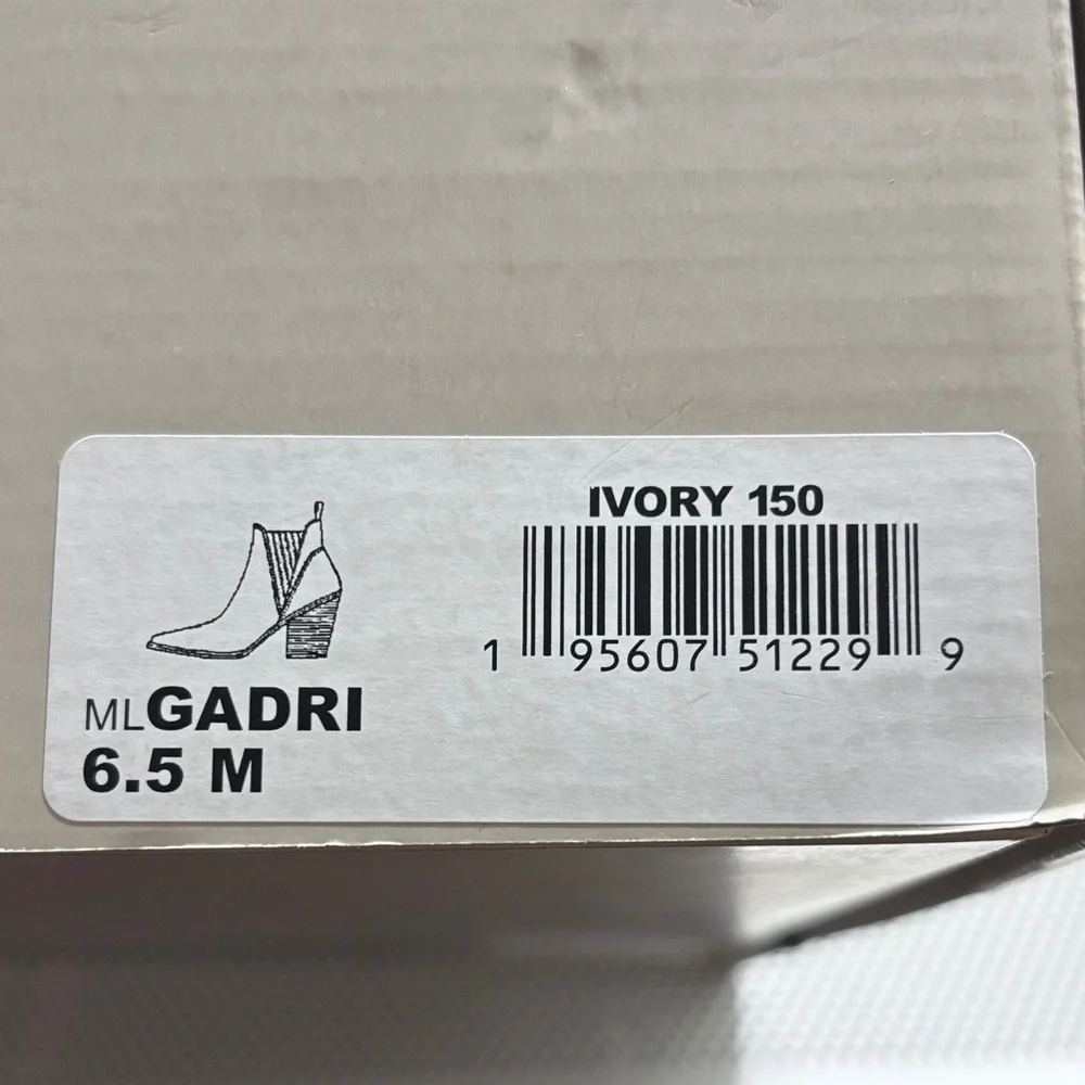 🆕 NWOT Marc Fisher Gadri Ivory Ankle Booties - Picture 2 of 8